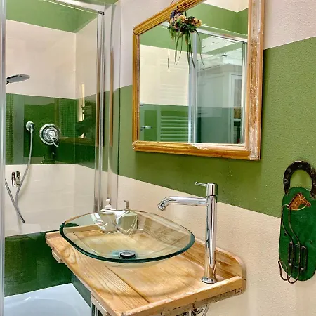 The Διαμέρισμα *